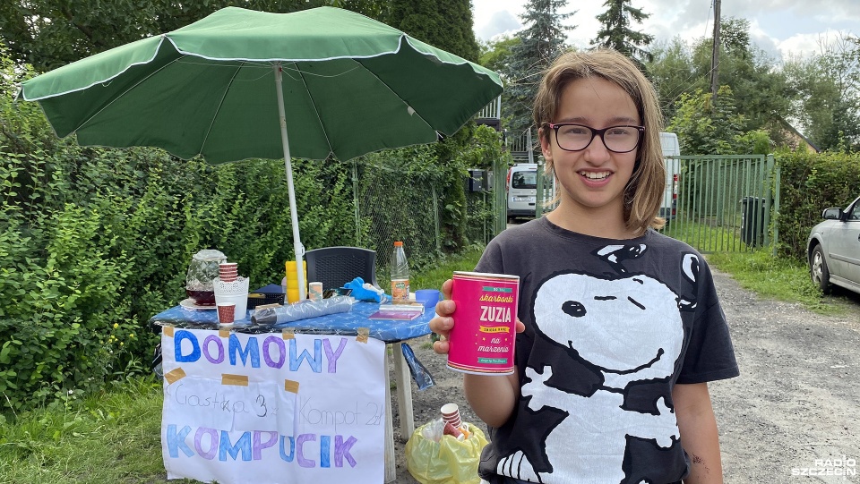 12-letnia Zuzia sprzedaje kompot i ciasto, aby zabrać rodzinę na wakacje Fot. Marcin Kokolus [Radio Szczecin]