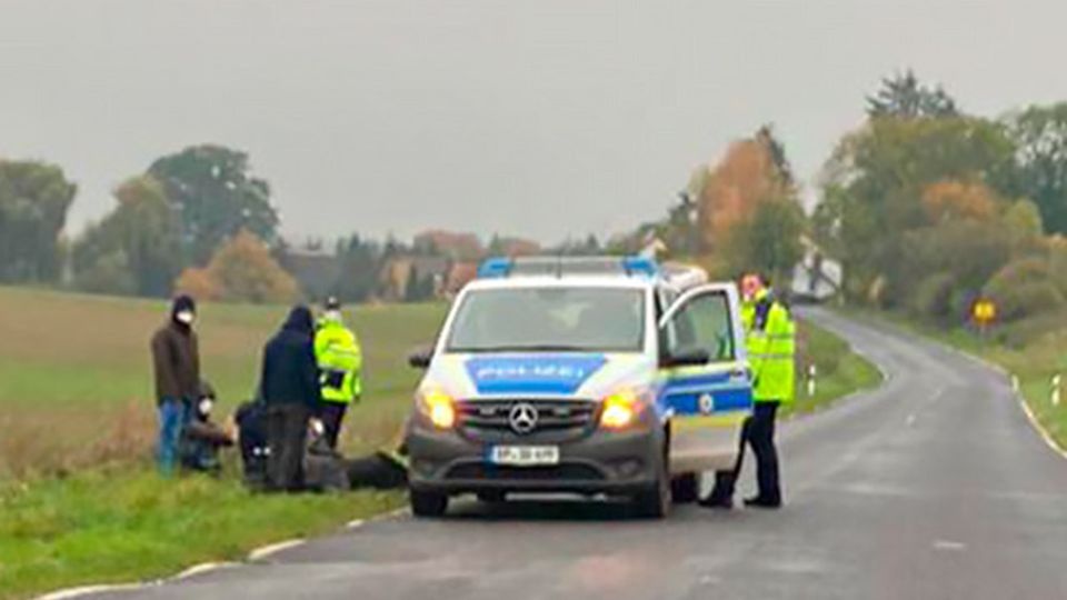 Niemiecka policja zatrzymała grupę imigrantów między Kamminke a Gartz. źródło: https://www.iswinoujscie.pl