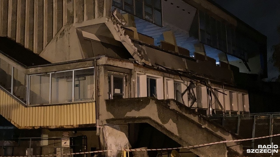 W poniedziałek wieczorem zawaliła się ściana budynku Szczecińskiego Domu Sportu przy ulicy Unisławy. Fot. Anna Łukaszek [Radio Szczecin]