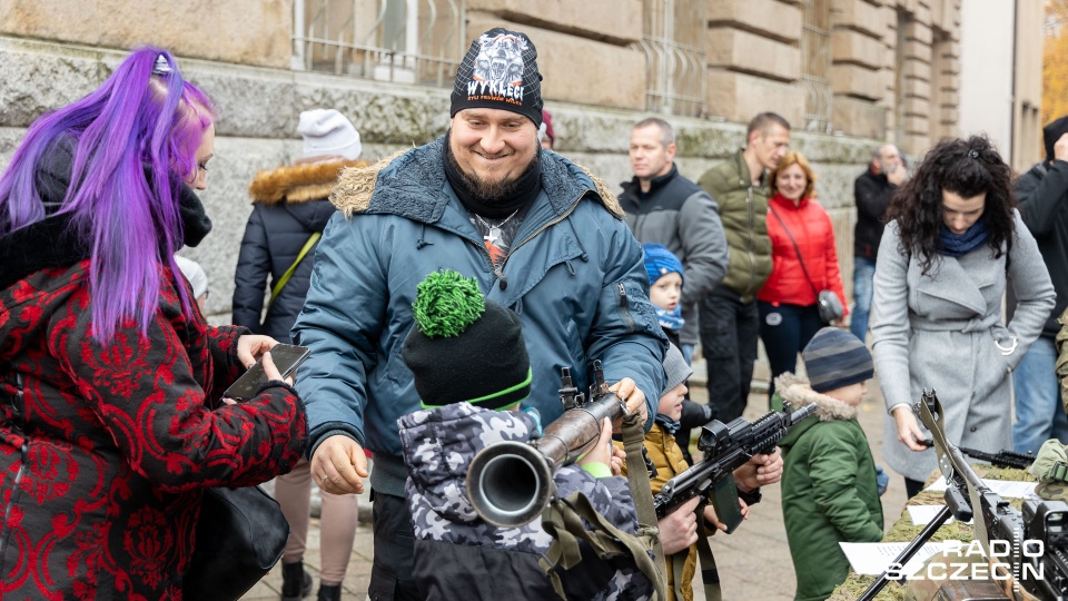 W ramach obchodów Dnia Niepodległości swój sprzęt zaprezentowała 12. Szczecińska Dywizja Zmechanizowana. Fot. Robert Stachnik [Radio Szczecin]