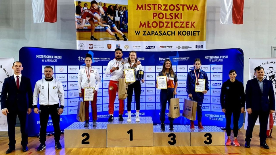 Nikola Piechocka z brązowym medalem mistrzostw Polski w zapasach młodziczek. Fot. Feniks Pesta Stargard