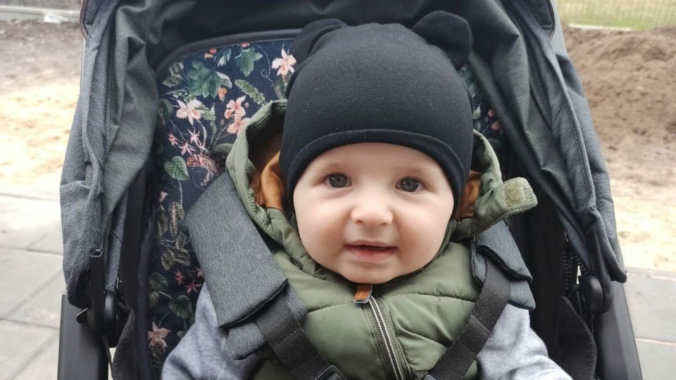 Szymek ma 14 miesięcy. Ma złośliwego guza wątroby. To prawdopodobnie drugi taki przypadek w Polsce. źródło: https://zrzutka.pl/rd6s4b