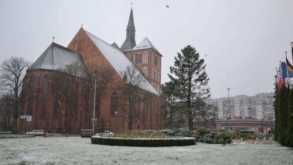Pierwsze płatki śniegu w Kołobrzegu spadły we wtorek nad ranem. Fot. Przemysław Polanin [Radio Szczecin]