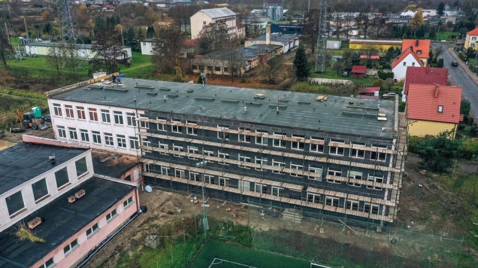 Dodatkowy 1 milion złotych trafi do Sławna na dostosowanie budynku szkoły do potrzeb sądu. źródło: https://slawno.pl