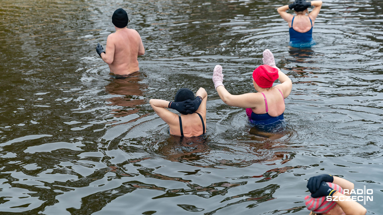 Jesień to odpowiedni czas, żeby wzmocnić swój organizm i zahartować go na zimę. Podstawą odporności jest odpowiednia dieta i ruch... a także stopniowe przyzwyczajanie ciała do chłodu.