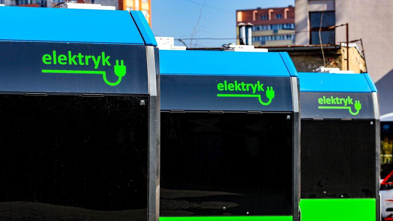 Na szczecińskie ulice wyjechały dwa nowe elektryczne autobusy. Pojazdy trafiły na linie 51 i 69.