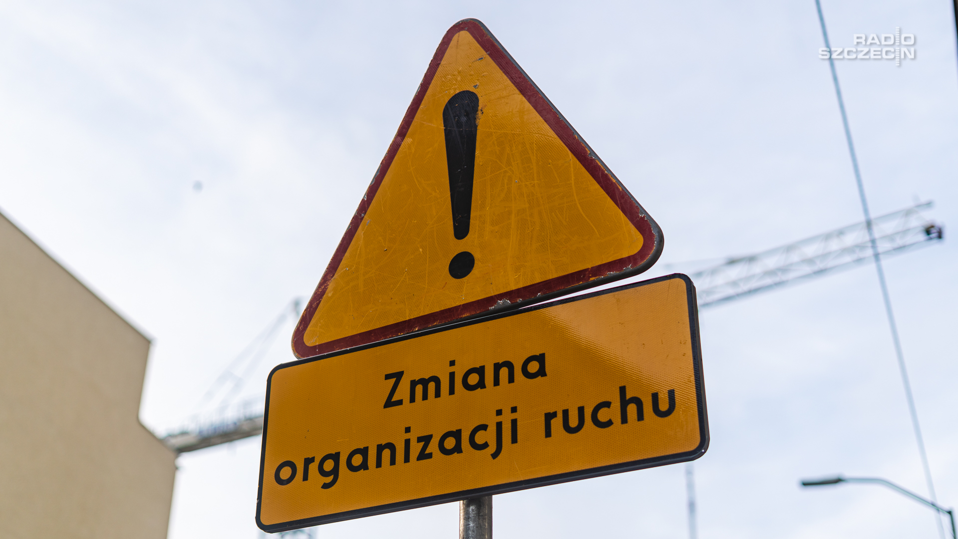 Zmiana organizacji ruchu na ulicy Derdowskiego w Szczecinie. Od poniedziałku kierowcy - na odcinku około 400 metrów - pokonywać ją będą wahadłowo.