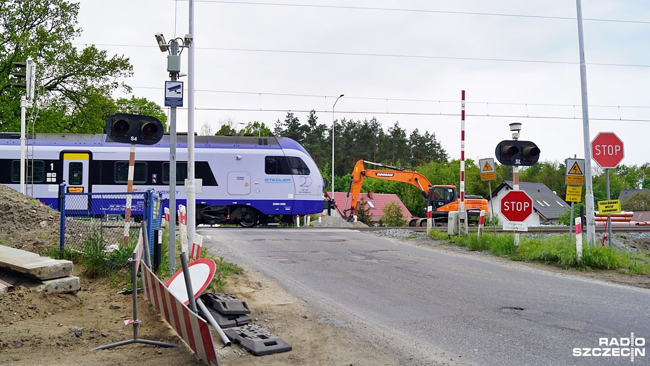 Kolejne utrudnienia czekają kierowców, którzy pokonują trasy naszego regionu. Od poniedziałku ponownie zamknięty zostanie przejazd kolejowo-drogowy w miejscowości Grzędzice.
