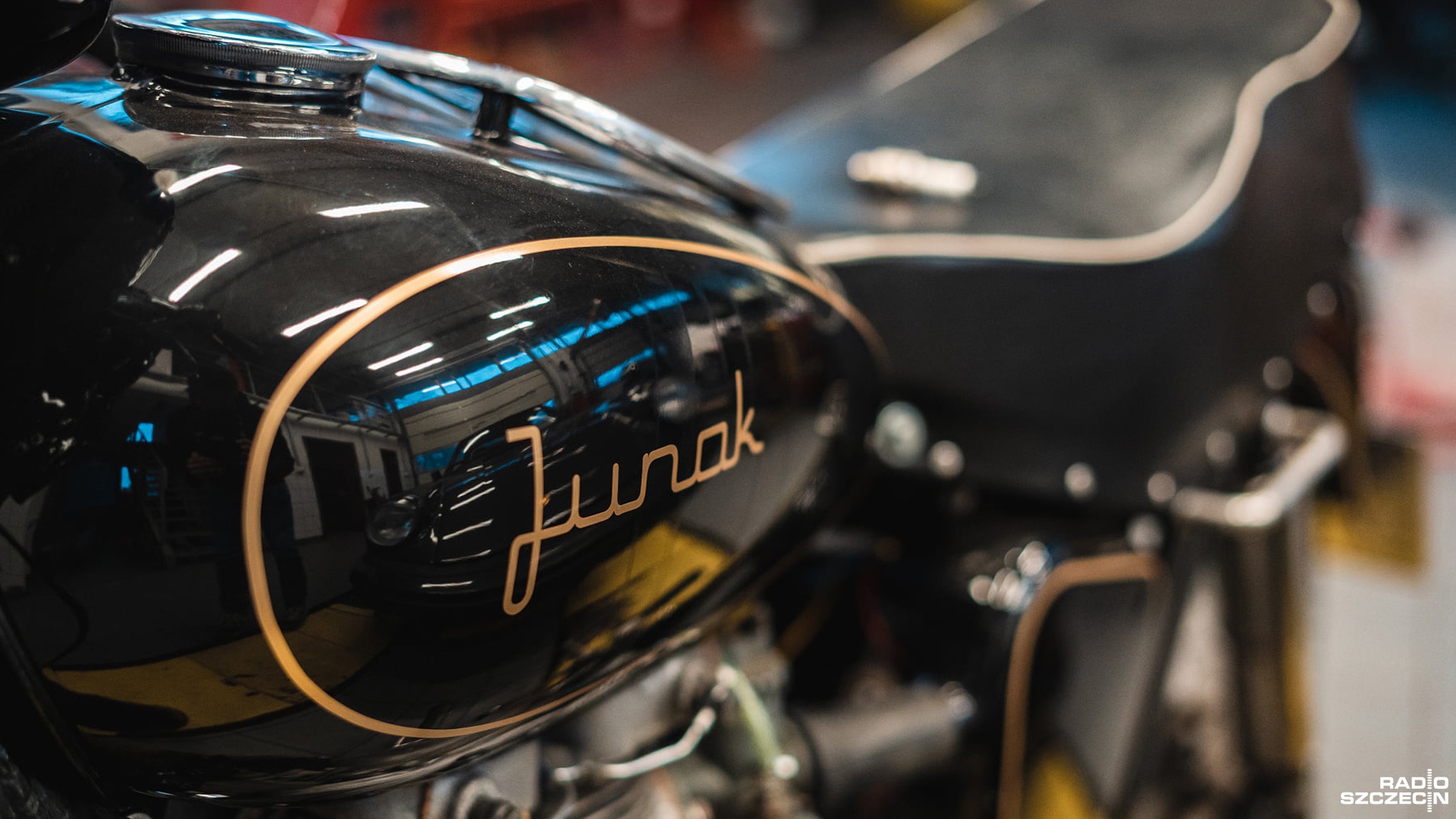 Rajd i wspomnienie historii. W Świnoujściu z okazji 80-lecia polskiej administracji w mieście odbywa się zlot zabytkowych pojazdów. Wśród maszyn królują Junaki.