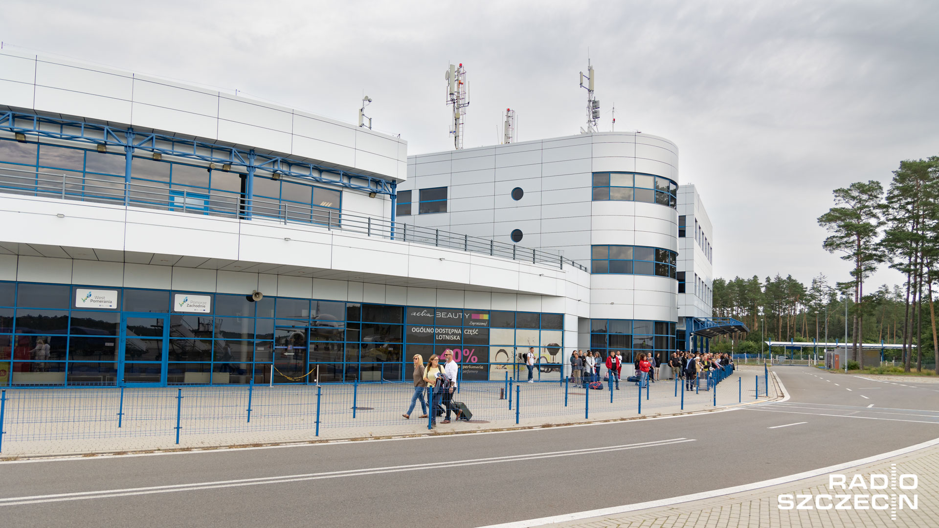 Większe lotnisko, to więcej połączeń i pasażerów - mówilli goście audycji Radio Szczecin na Wieczór. Chodzi o rozbudowę Portu Lotniczego w Goleniowie.
