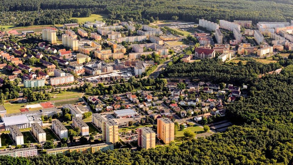 Jest wstępna zgoda władz gminy Police na wdrożenie nowego, czwartego wariantu nitki dojazdowej do zachodniej obwodnicy Szczecina. To koncepcja przygotowana przez Generalną Dyrekcję Dróg Krajowych i Autostrad w Szczecinie.