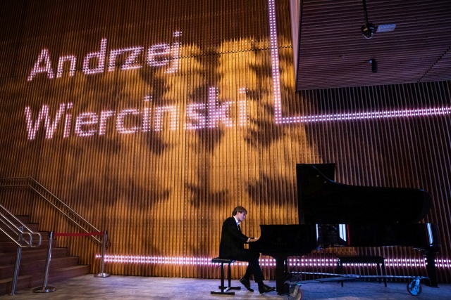 Andrzej Wierciński – pianista koncertuje na Expo 2020 w Dubaju. Fot. Monika Wasylewska Polski pianista Andrzej Wierciński owacyjnie przyjęty na Expo 2020 w Dubaju [ZDJĘCIA]