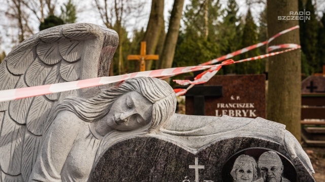 Fot. Mateusz Papke [Radio Szczecin] Na Cmentarzu Centralnym trwa sprawdzanie szkód po wichurze [WIDEO, ZDJĘCIA]