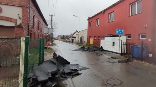 Koszalin. Fot. Facebook Wypadki i pożary w Zachodniopomorskim Skutki wichury w regionie. Zablokowane drogi, zniszczone samochody [AKTUALIZACJA, WIDEO, ZDJĘCIA]