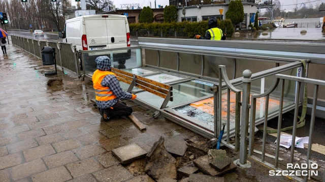 Fot. Robert Stachnik [Radio Szczecin] Skutki wichury w regionie. Zablokowane drogi, zniszczone samochody [AKTUALIZACJA, WIDEO, ZDJĘCIA]