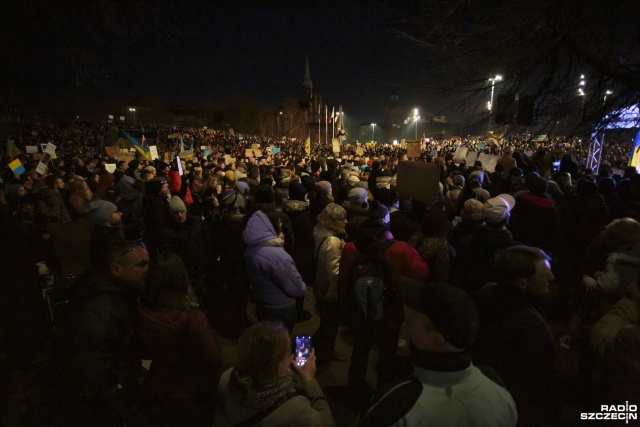 Fot. Maciej Papke [Radio Szczecin] Manifestacja na placu solidarności [ZDJĘCIA]