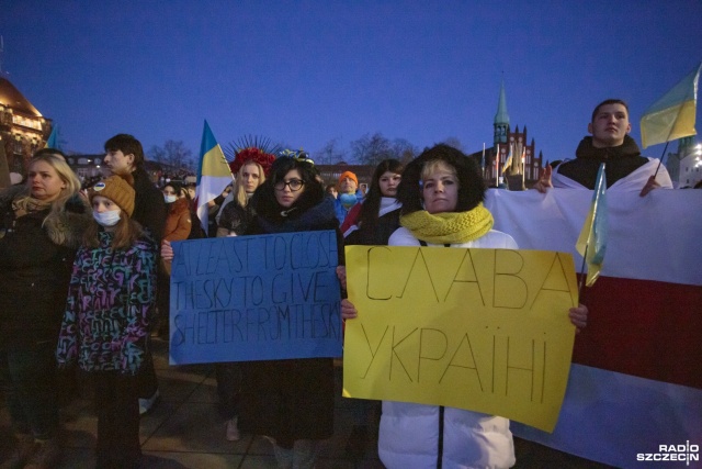 Fot. Maciej Papke [Radio Szczecin] Manifestacja na placu solidarności [ZDJĘCIA]