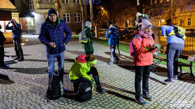 Fot. Robert Stachnik [Radio Szczecin] Las, ciemna noc i modlitwa, czyli Ekstremalna Droga Krzyżowa [ZDJĘCIA]