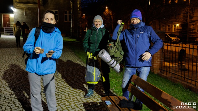 Fot. Robert Stachnik [Radio Szczecin] Las, ciemna noc i modlitwa, czyli Ekstremalna Droga Krzyżowa [ZDJĘCIA]