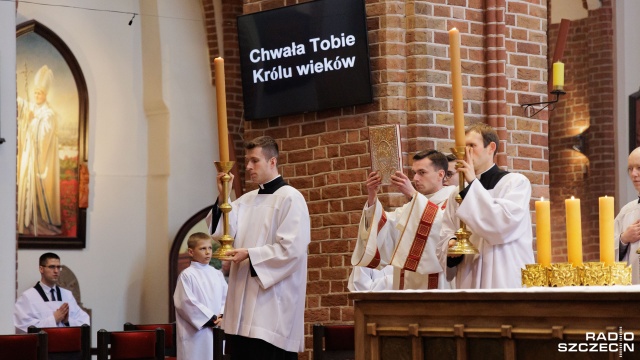 Fot. Robert Stachnik [Radio Szczecin] Rozpoczęło się Triduum Paschalne. Uroczysta msza w katedrze [WIDEO, ZDJĘCIA]