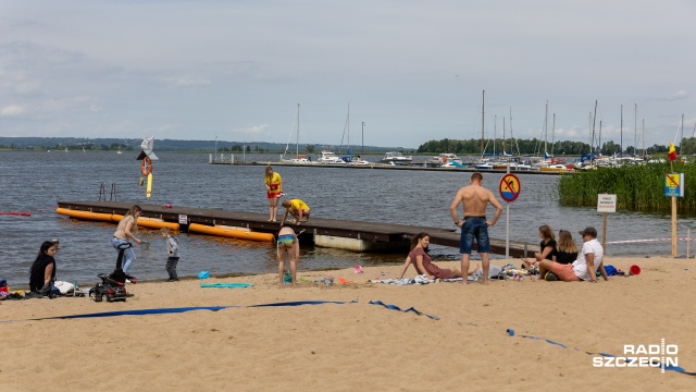 Fot. Robert Stachnik [Radio Szczecin] Ruszył sezon na dąbskiej plaży. Sprawdźcie, co się zmieniło [WIDEO, ZDJĘCIA]