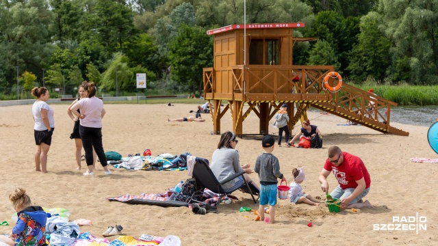 Fot. Robert Stachnik [Radio Szczecin] Ruszył sezon na dąbskiej plaży. Sprawdźcie, co się zmieniło [WIDEO, ZDJĘCIA]