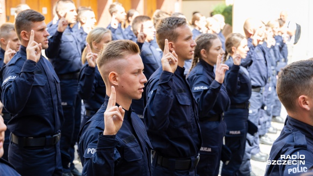 Fot. Robert Stachnik [Radio Szczecin] Nowi funkcjonariusze w szeregach policji. "To jeszcze nie koniec" [ZDJĘCIA]