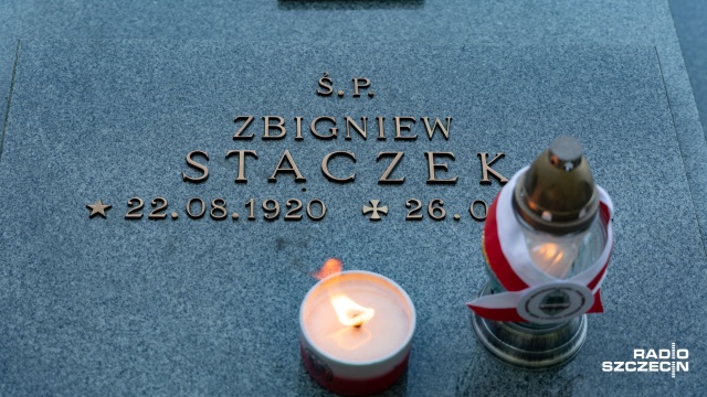 Fot. Robert Stachnik [Radio Szczecin] Cmentarz Centralny. Uczcili gen. Władysława Andersa [WIDEO, ZDJĘCIA]