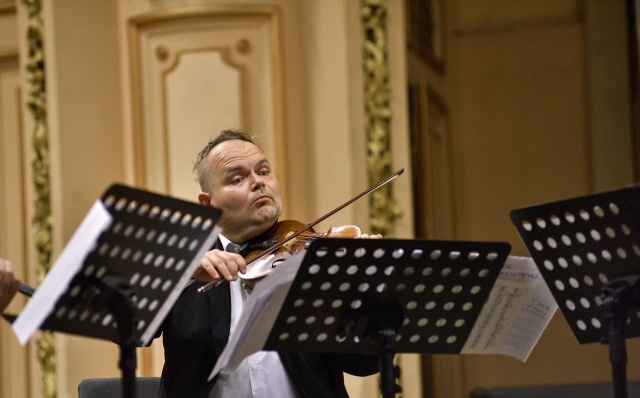 Petro Titiaiev – skrzypek. Fot. Vitaliy Hrabar Phoenix String Quartet na Międzynarodowym Festiwalu WIELCY TWÓRCY we Lwowie [ZDJĘCIA]