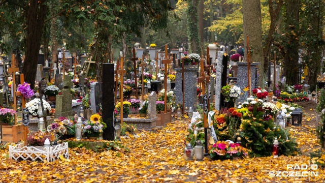 Fot. Robert Stachnik [Radio Szczecin] 1 listopada na Cmentarzu Centralnym [WIDEO, ZDJĘCIA]