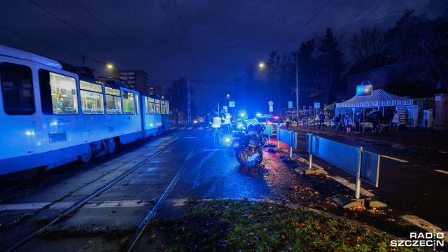 Fot. Robert Stachnik [Radio Szczecin] Wieczorową porą Cmentarz Centralny pięknieje [WIDEO, ZDJĘCIA]