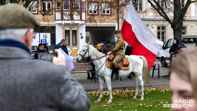 Fot. Robert Stachnik [Radio Szczecin] Marsz Niepodległości przeszedł ulicami Szczecina [WIDEO, ZDJĘCIA]