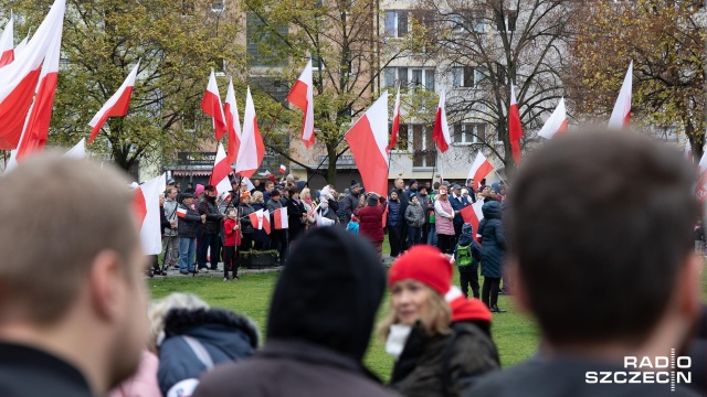 Fot. Robert Stachnik [Radio Szczecin] Marsz Niepodległości przeszedł ulicami Szczecina [WIDEO, ZDJĘCIA]