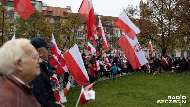 Fot. Robert Stachnik [Radio Szczecin] Marsz Niepodległości przeszedł ulicami Szczecina [WIDEO, ZDJĘCIA]