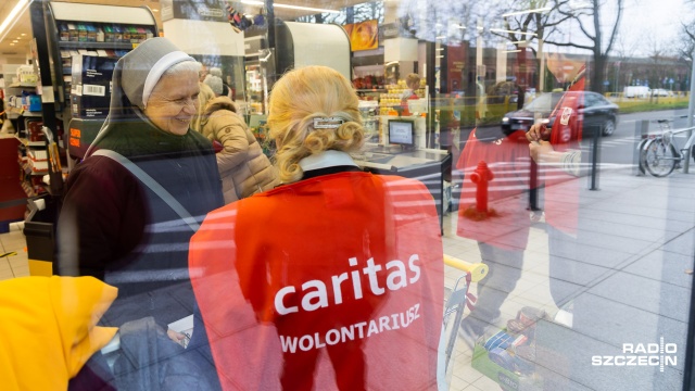 Fot. Robert Stachnik [Radio Szczecin] Caritas zbiera produkty żywnościowe. Przed świętami trafią do ubogich [ZDJĘCIA]