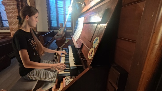 Julita Nohanowicz – organistka. Fot. Alan Putek [Materiały prasowe] Finał Festiwalu „Koncerty Grünebergowskie” z GRAND PRIX SAWP [ZDJĘCIA]