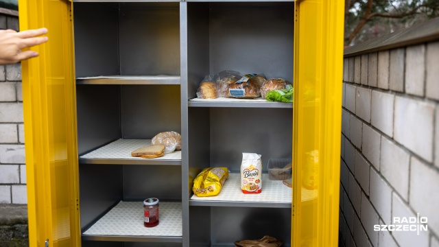 Fot. Robert Stachnik [Radio Szczecin] Jadłodzielnia w Dąbiu wypełnia się jedzeniem i miłością [WIDEO, ZDJĘCIA]