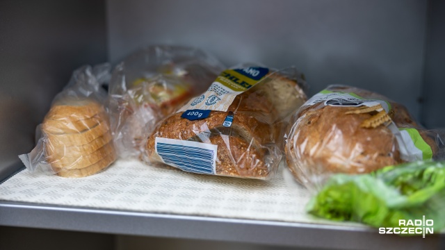 Fot. Robert Stachnik [Radio Szczecin] Jadłodzielnia w Dąbiu wypełnia się jedzeniem i miłością [WIDEO, ZDJĘCIA]