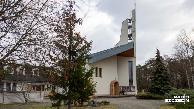 Fot. Robert Stachnik [Radio Szczecin] Jadłodzielnia w Dąbiu wypełnia się jedzeniem i miłością [WIDEO, ZDJĘCIA]