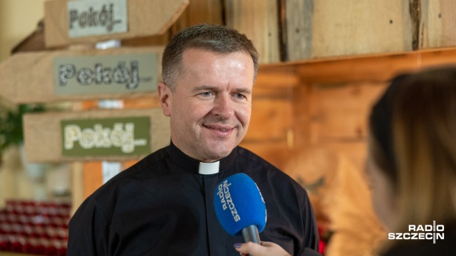 Fot. Robert Stachnik [Radio Szczecin] Jadłodzielnia w Dąbiu wypełnia się jedzeniem i miłością [WIDEO, ZDJĘCIA]