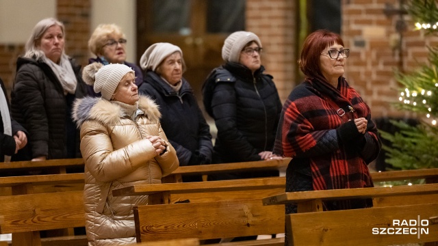 Fot. Robert Stachnik [Radio Szczecin] Modlitwa w intencji zmarłego papieża. Metropolita będzie na pogrzebie [ZDJĘCIA]