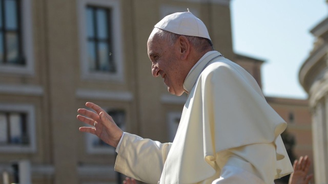 Papież powiedział, że jeśli nie zrezygnujemy z próżności i egoizmu, to nigdy nie spotkamy Boga. Franciszek spotkał się z wiernymi na południowej modlitwie Anioł Pański.