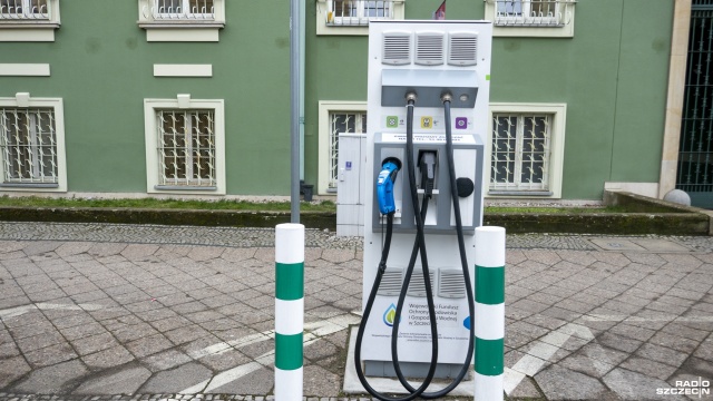 W piątek rozpoczyna się nabór wniosków na rozwój infrastruktury ładowania i tankowania pojazdów bezemisyjnych.