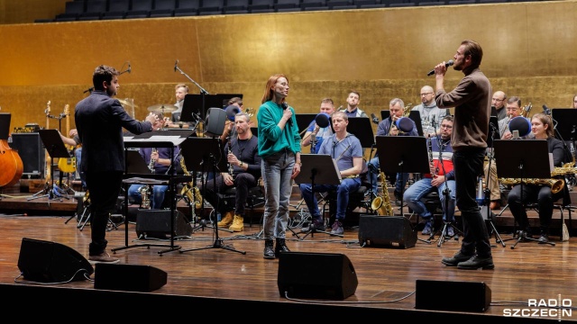 Cicha noc, Dzisiaj w Betlejem, Jingle bells, czy Jezus malusieńki - to tylko część kolęd i pastorałek, które zabrzmią dziś w złotej sali Filharmonii im. Mieczysława Karłowicza.