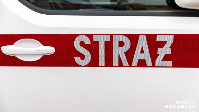 11 zastępów straży gasi pożar domu w Czarnkowie pod Białogardem.