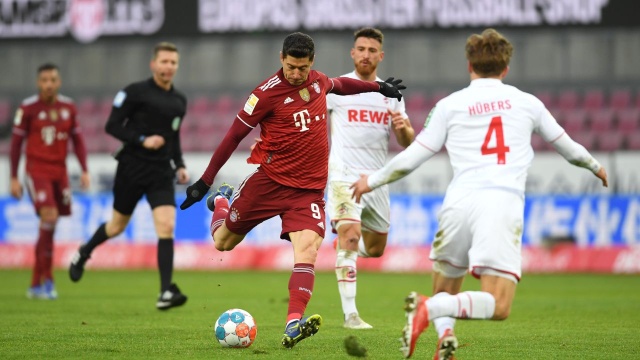 Robert Lewandowski strzelił trzy gole, a jego Bayern Monachium pokonał na wyjeździe FC Kln 4:0 (2:0) w meczu 19. kolejki niemieckiej Bundesligi.
