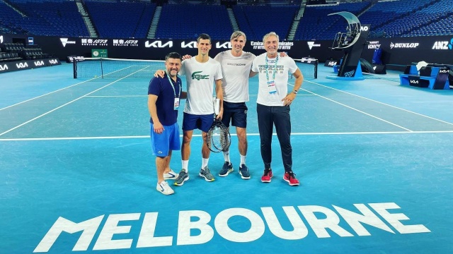 Australijski sąd federalny podtrzymał decyzję rządu o anulowaniu wizy tenisisty Novaka Djokovica.