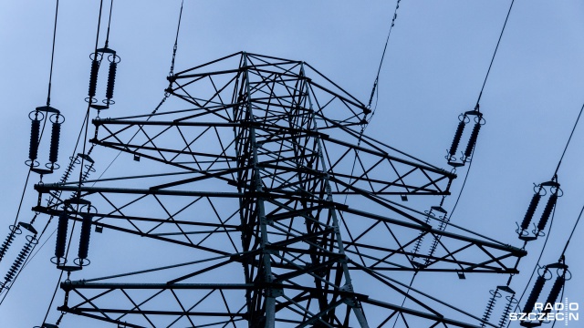 Ponad 12 tysięcy odbiorców wciąż bez prądu w Zachodniopomorskiem. Energetycy nadal pracują nad usuwaniem awarii spowodowanych przez silny wiatr.