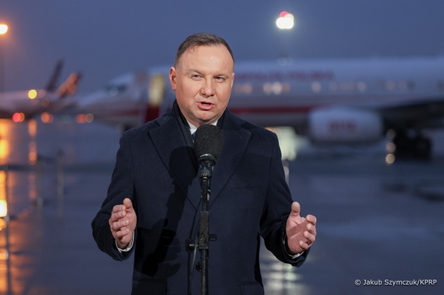 Prezydent Andrzej Duda przed wylotem do Berlina na spotkanie Trójkąta Weimarskiego powiedział, że państwa Zachodu są zjednoczone i solidarne z Ukrainą w obliczu możliwej rosyjskiej agresji.