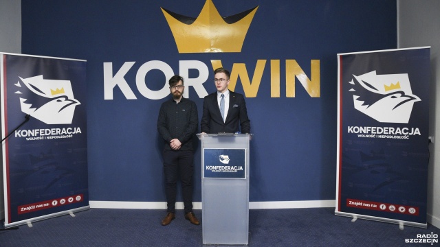 To segregacja sanitarna - grzmi Konfederacja i składa zawiadomienie do prokuratury. Działacze partii oskarżają dyrekcję szczecińskiej filharmonii o łamanie prawa. Chodzi o sprawdzanie certyfikatów covidowych przed wejściem na koncert.